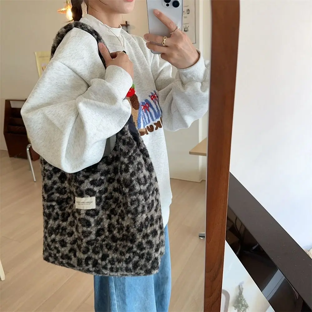 Lamb Wool Leopard Print Shoulder Bag Large Capacity Korean Style Vacation Tote Bag Solid Color Office Worker Tote Shoulder Bag