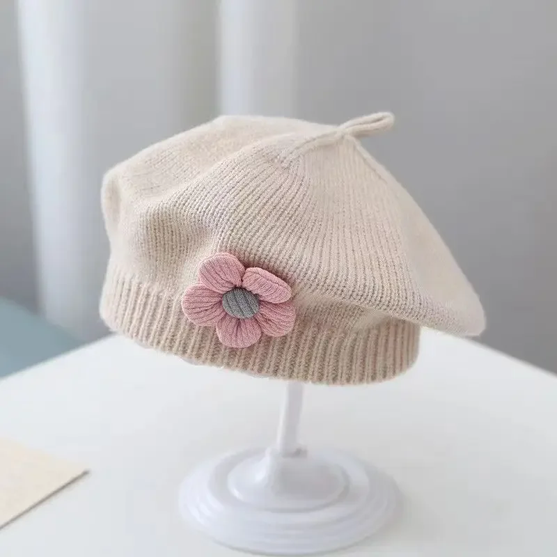 Children\'s flower beret autumn and winter new princess style knitted woolen hat boys and girls candy colored painter hat