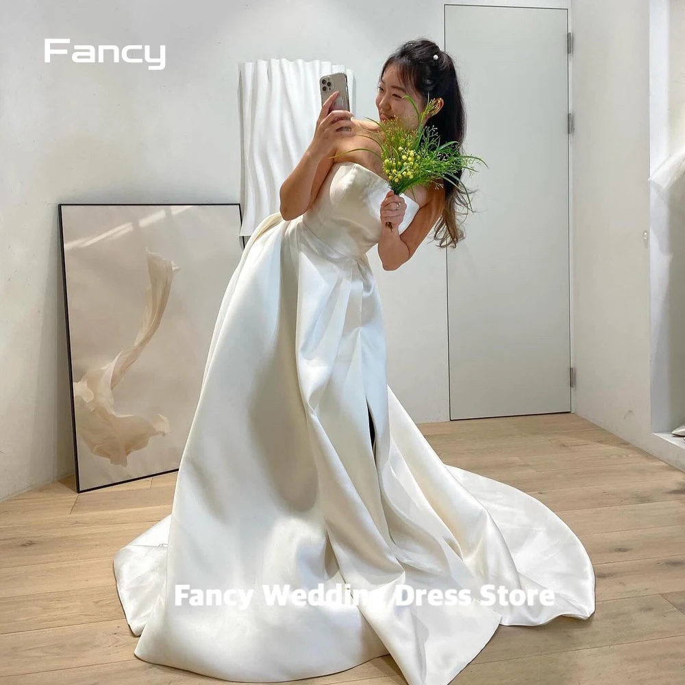 

Fancy Elegant Strapless Satin Wedding Dress Korea Sleeveless A Line Bridal Gown Floor Length Bridesmaid Dresses Custom Made