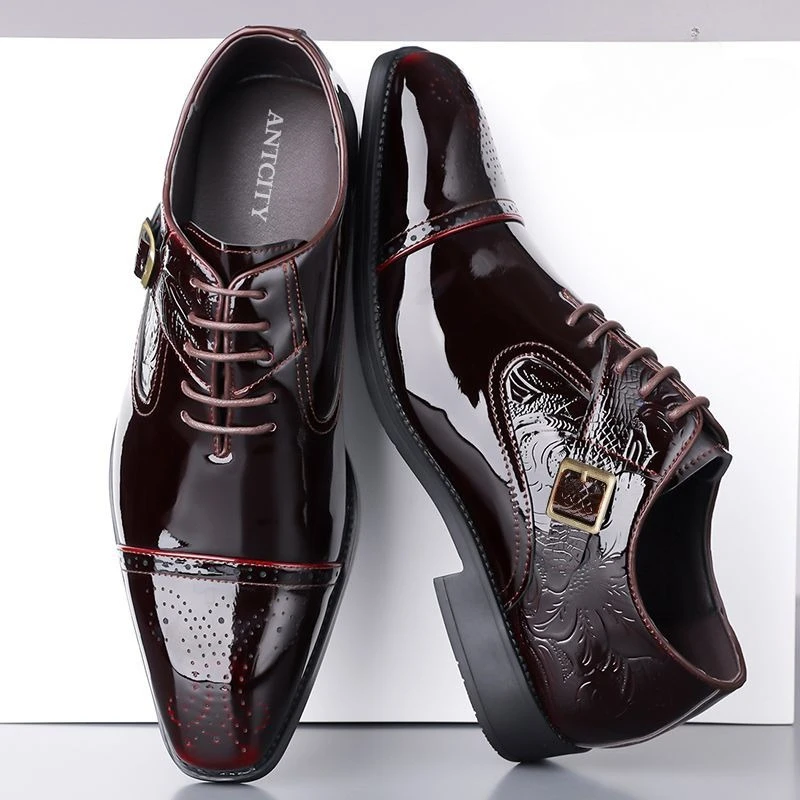 Men's Leather Shoes Luxury Business Casual Shoes Groom Dress Trend Engraved Wedding British Man Formal Shoes zapatillas hombre
