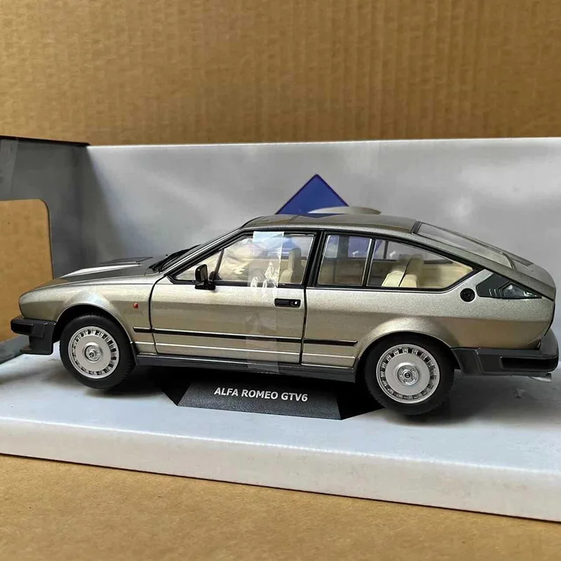 SOLIDO 1/18 Scale ALFA Romeo Alloy Car Model Collection Ornaments