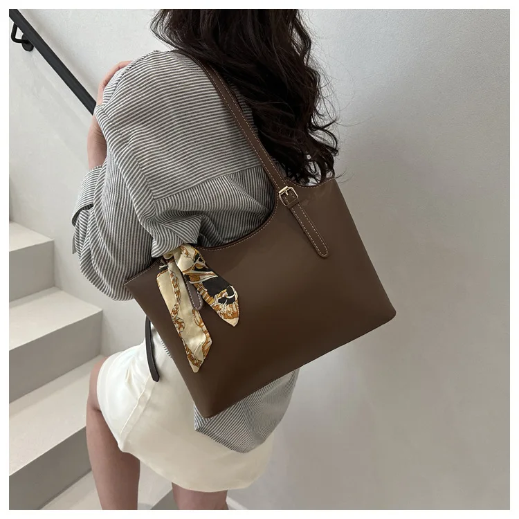 Modische, stilvolle Seidenschal-Einkaufstasche, Umhängetaschen mit geräumigem Fassungsvermögen, elegante Unterarmtasche, vielseitige Pendelhandtasche für Damen – Detail 9