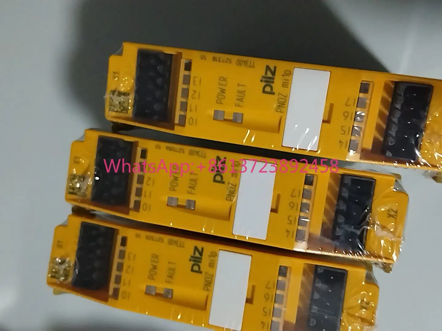 Nuevo relé de seguridad Pilz 773400 alimentado por CC. Modelo PNOZ mi1p