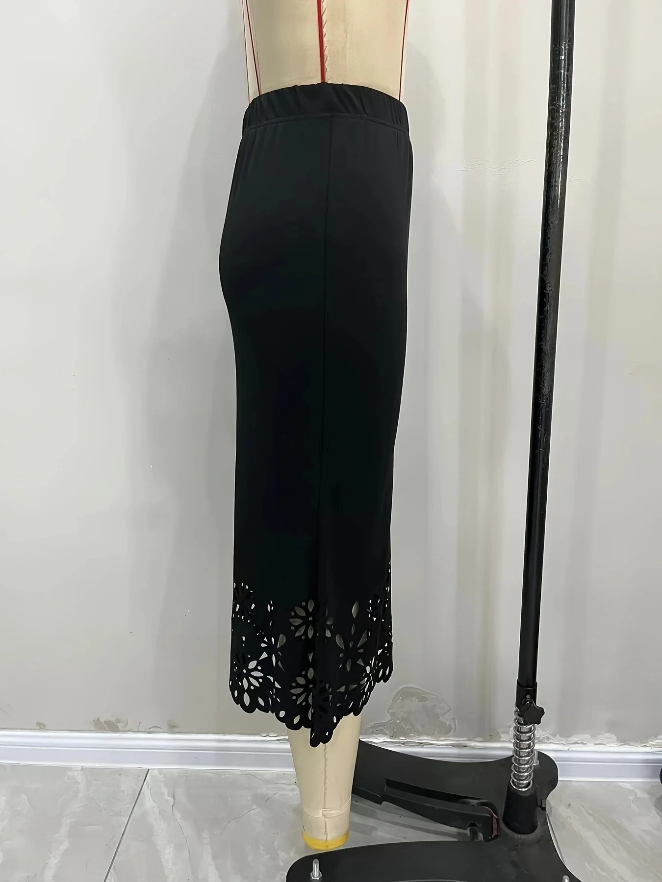 Skirts women 2026 new elegant knitted hip-hugging cut-out floral fishtail mid calf skirt women's clothing
