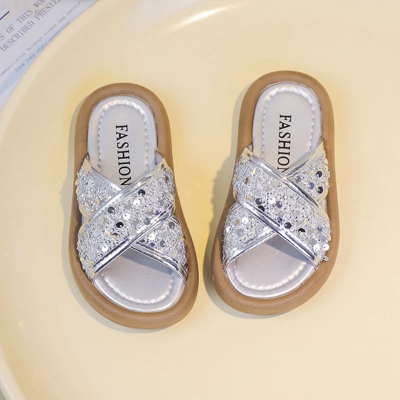 Girls' Slippers 2024 Summer New Kids Fashion Versatile Sandals with Sparkling Sequins Girls' Princess Beach Shoes for Vacation