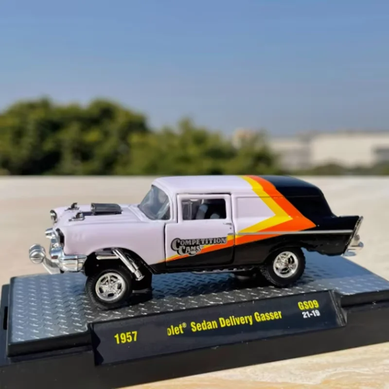 دييكاست 1:64 مقياس 1957 سيدان سبيكة محاكاة نموذج سيارة معدنية مجموعة ثابتة الديكور هدايا العيد اللعب هدية تذكارية