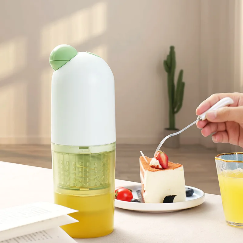 Portable slag juice separation juicer Mini fruit and vegetable juice machine Household small wireless electric juice machine