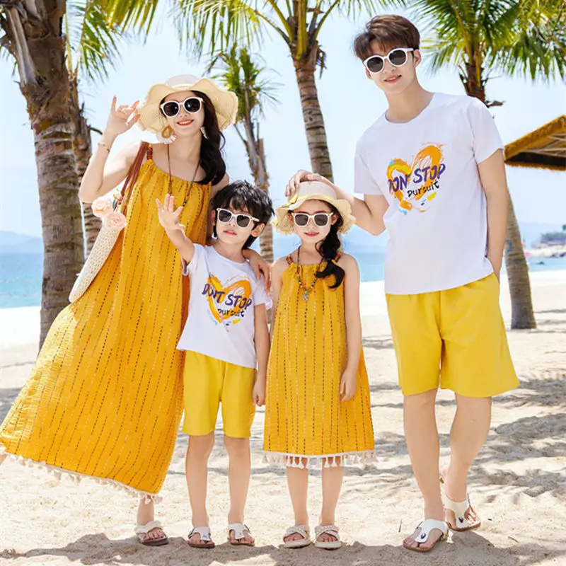 

Holiday Vacation Look Family Matching Outfits Parent-child Beach Clothes Mom Daughter Yellow Dress Summer Dad Son Two Piece Sets