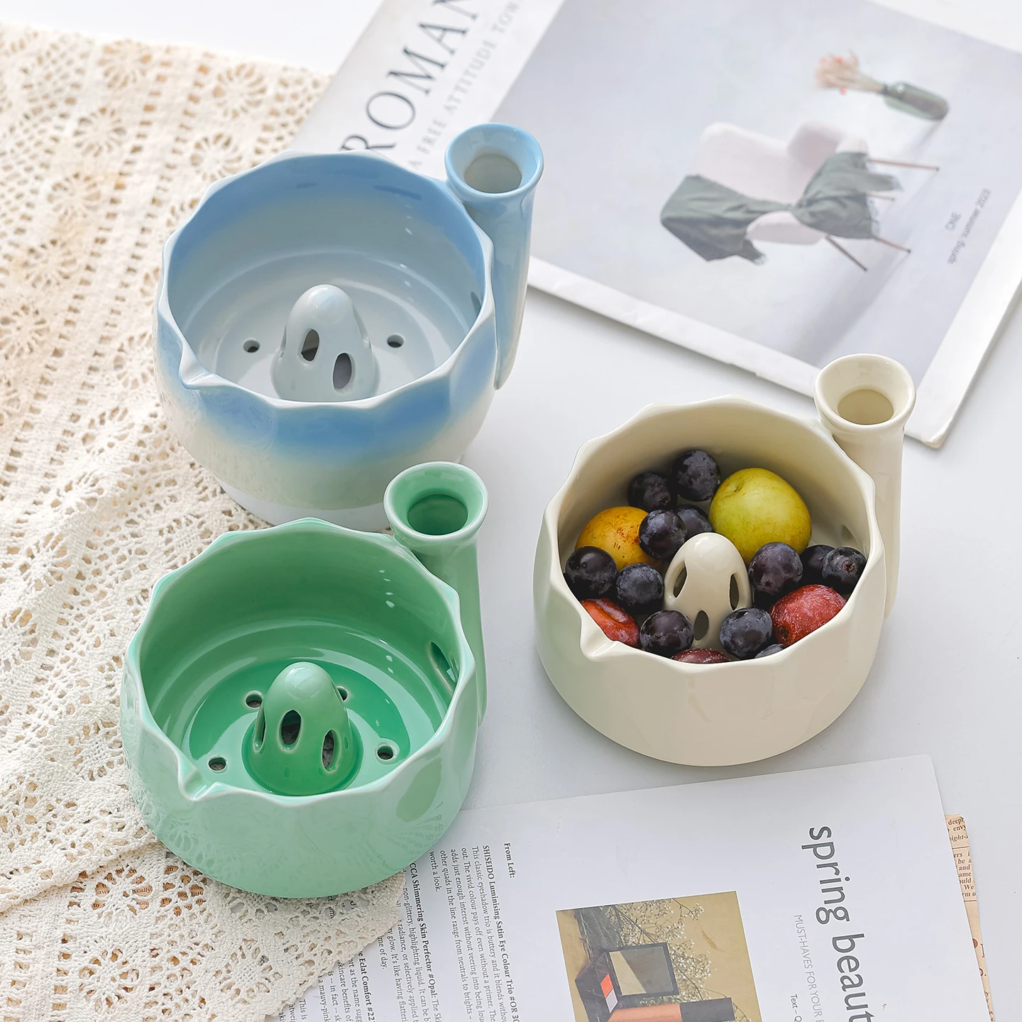 Ceramic Berry Bowl 360 Vortex Fruit Washing Colander Bowl with Spout Self Rinsing Fruit Washer Kitchen Counter Serving Bowl
