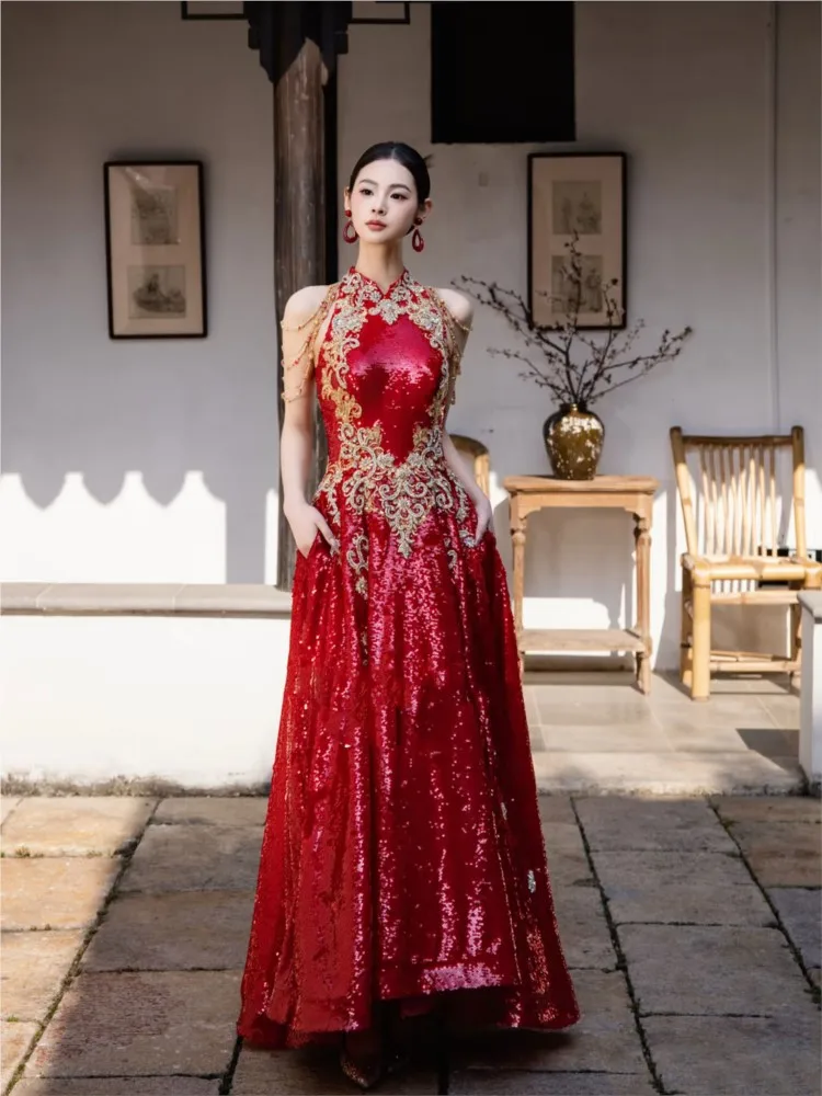 A new style of red Chinese-style toasting dress with cheongsam collar and sequins elegant grand engagement