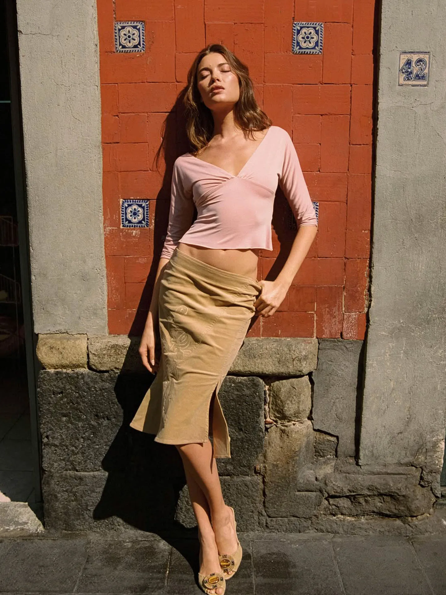 

Elegant Style Low Waist Fish Tail Skirt with V-Neck Seven Sleeve Cotton Blend Short Top Embroidered Asymmetrical Hem T-Shirt
