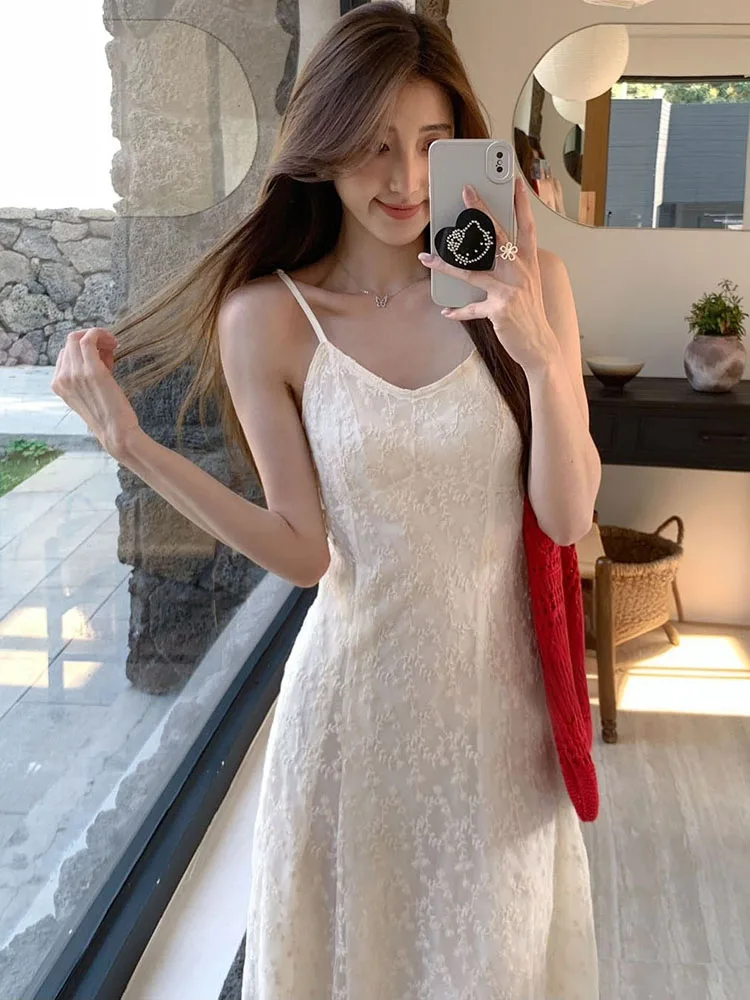 2025 جديد الأبيض الدانتيل الجاكار مثير حبال فستان طويل المرأة أنيقة Bodycon Casaul فستان المنزل الصيف الكورية الفاخرة مهرجان فستان