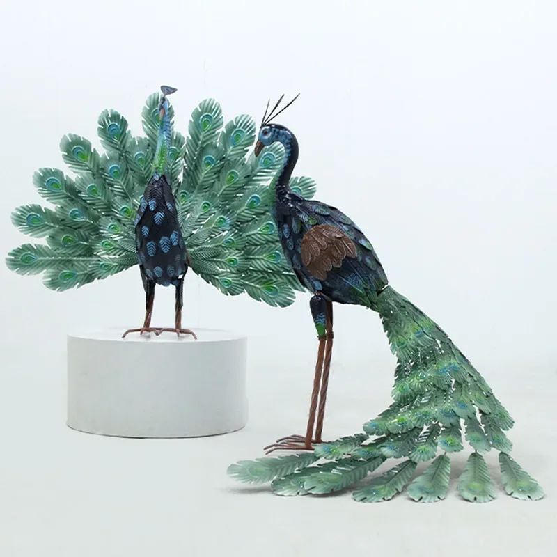 

Outdoor courtyard villa animal solar garden decoration American wrought iron peacock landing