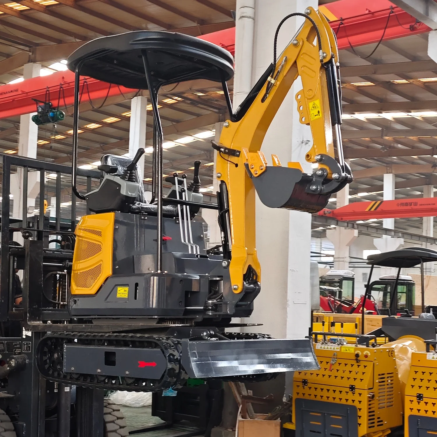 حفارة صغيرة 1.5 طن محرك ديزل كوبوتا مخصص مناسب للمزارع حفارة صغيرة 1 طن مع نقل مجاني