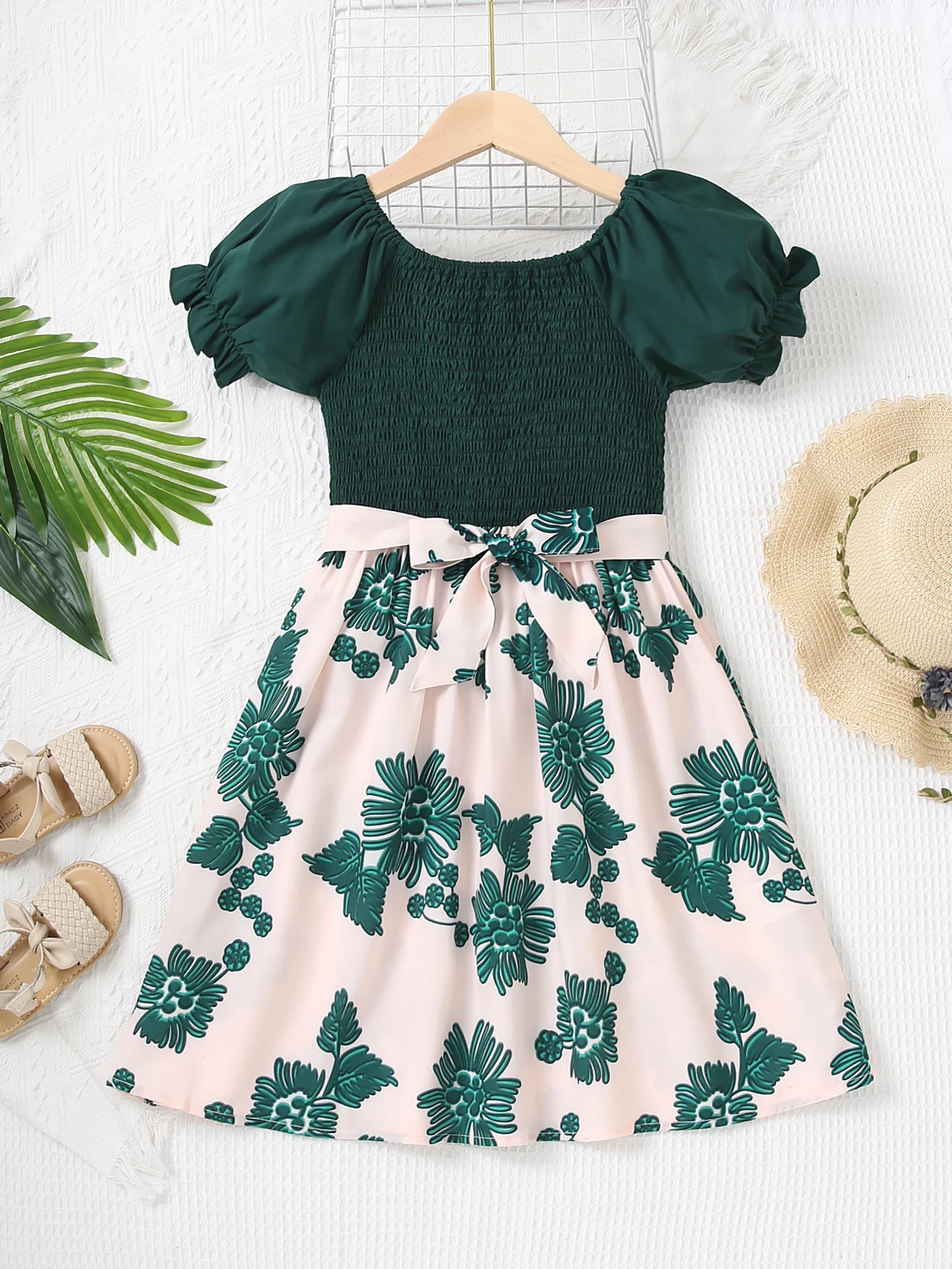 Sommerkleid für Mädchen, niedlich, gewebt, umarmt, mikroelastisch, bedruckt, Prinzessinnenkleid, kurze Ärmel, modischer Spleißrock für Mädchen