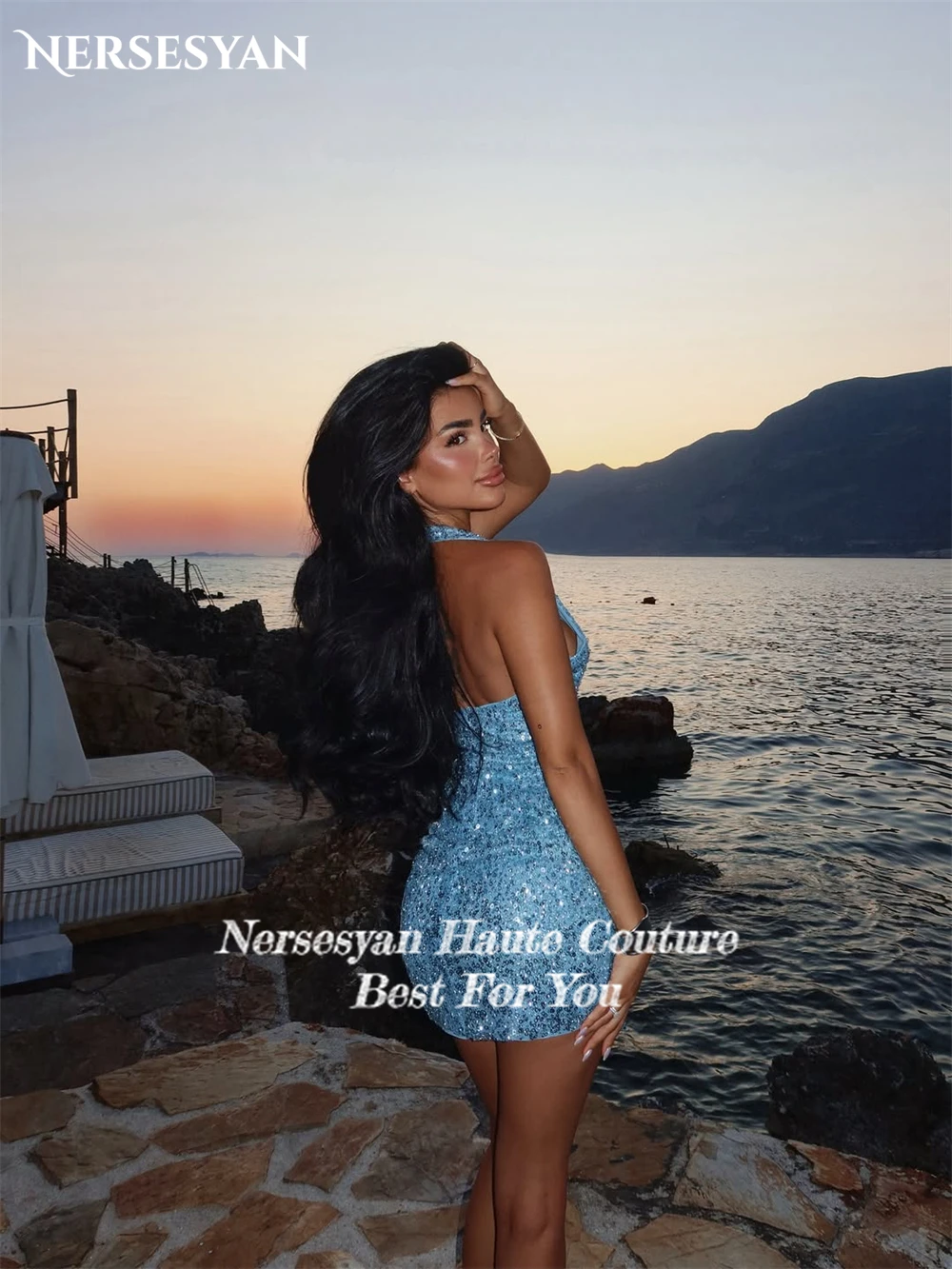 Nersesyan Niebieskie Brokatowe Sukienki Koktajlowe z Odkrytymi Ramionami, Cekinami, Rozcięciem z Boku, Sukienka Klubowa na Specjalną Okazję 2025, Szyta na Miarę