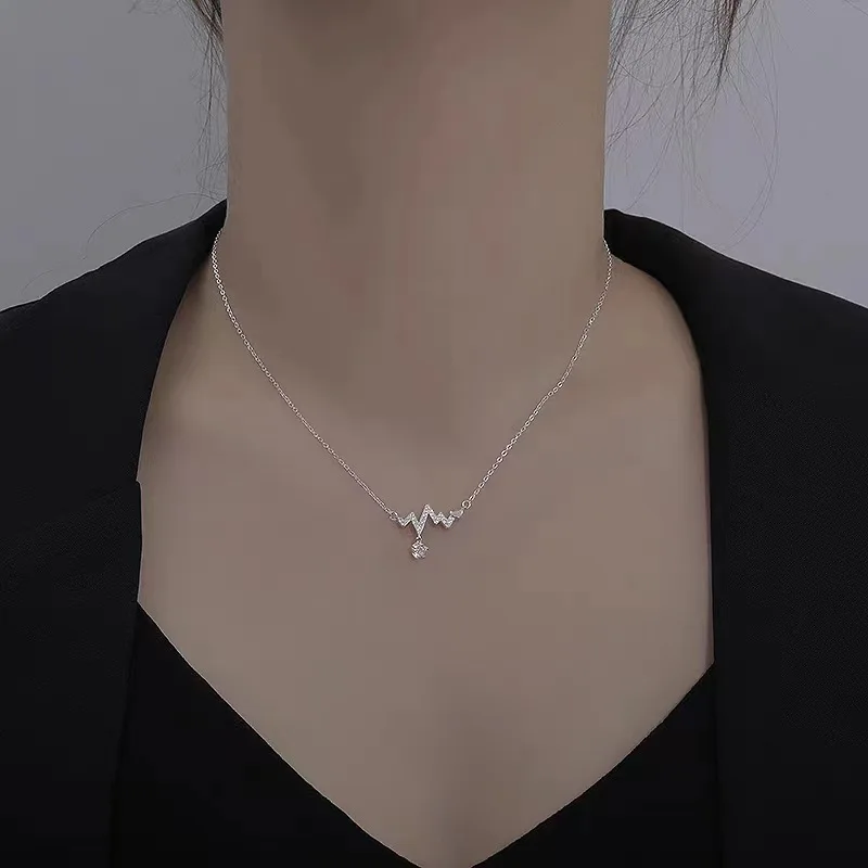 925 silberne EKG-Halskette, Herzschlag anhänger im japanischen und koreanischen Stil, kleiner und luxuriöser Charme, Klauen knochen kette