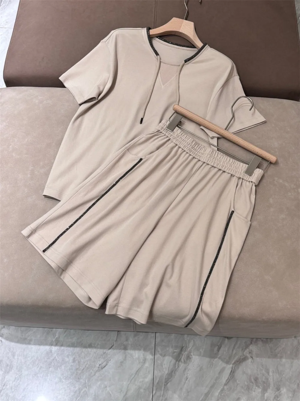 夏の女性のパールチェーン巾着半袖Tシャツ+ウエストゴムカジュアルショーツ2点セット