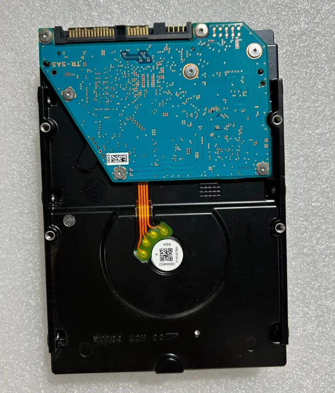 

Для серверного жесткого диска 00F9W8 0F9W8 MG04SCA40EN 4 ТБ 7,2 КБ SAS 3,5 12 ГБ