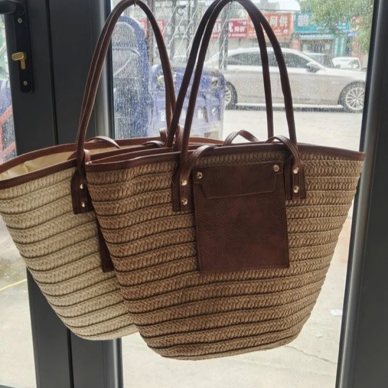 حقيبة كروس عصرية للنساء بتصميم عصري مع شعار كاجوال بتصميم عتيق من باريس شيك للاستخدام اليومي الفاخر