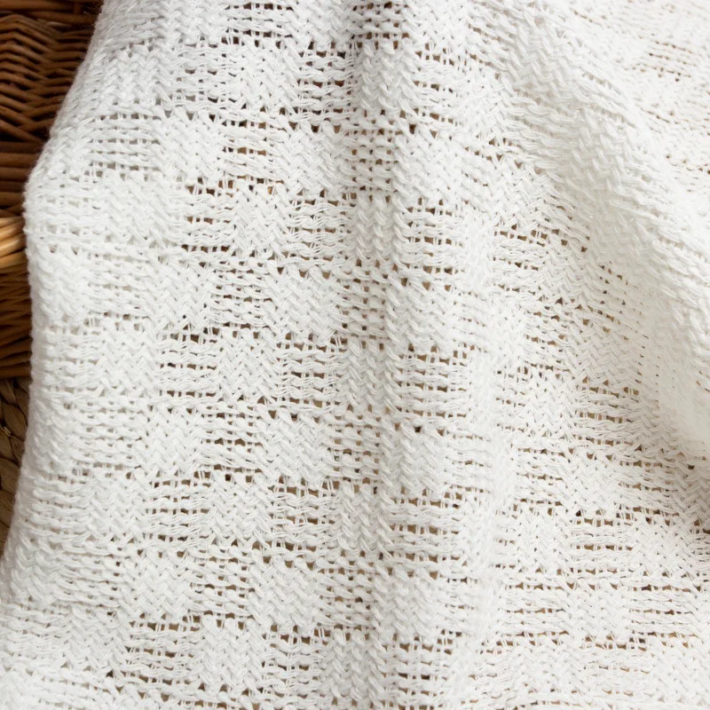 

Новая кружевная трикотажная ткань в клетку с геометрическим рисунком, мягкая модная осень-зима, подходит для дизайнерской одежды для женщин и мужчин.