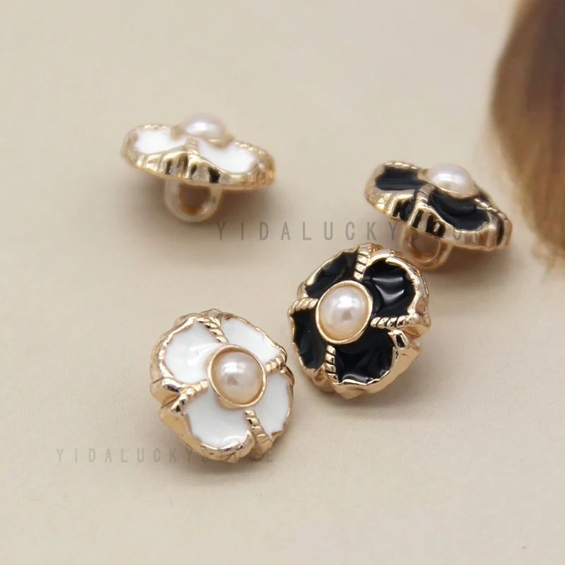 HENGC Little Flower Black Gold Metal Women Coat Buttons For Clothes Shirt Blouse Handmade Decorative Sewing Buttons Wholesale