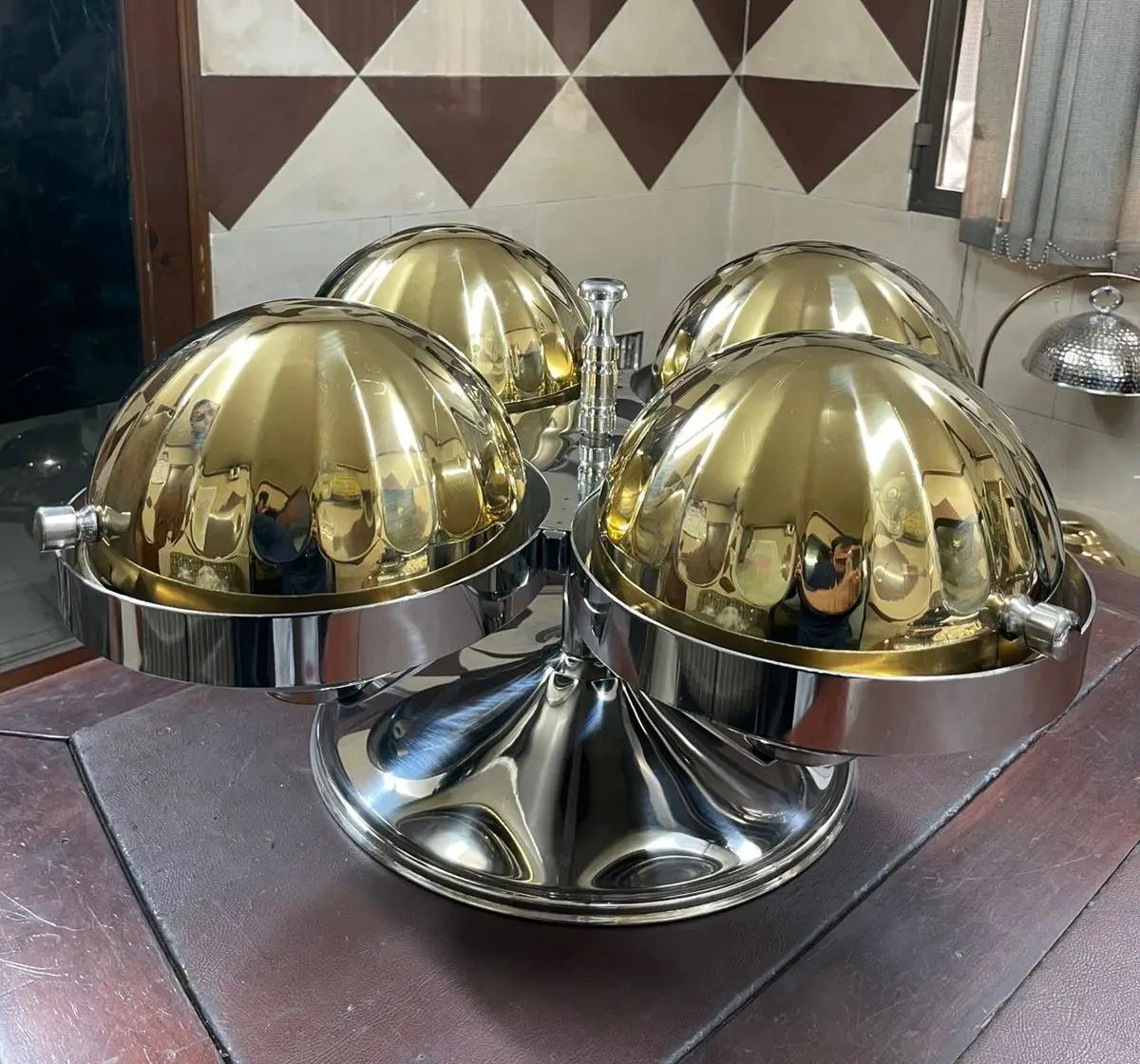 Hotel Restaurant Catering  Luxury Gold Round  SS Smart Revolving Chafing Dish 4 in 1 Rotating  Buffet  Warmer with Golden Cover