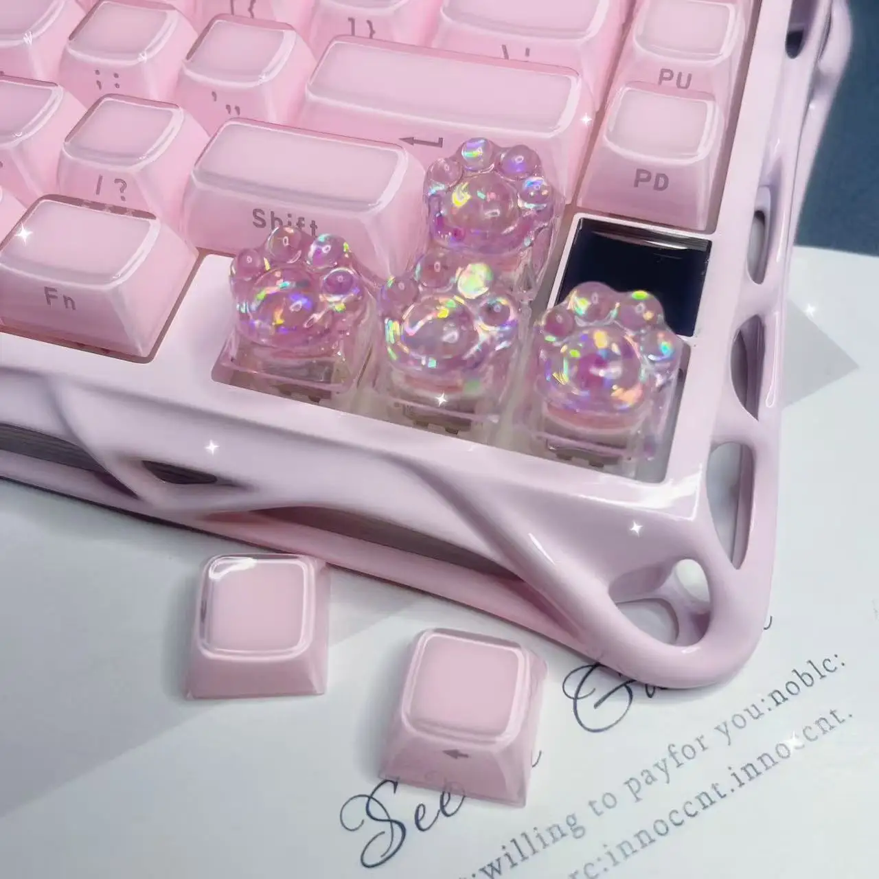 

Personalized creative glitter powder translucent cute cat paw keycaps couple drip glue transparent mechanical keyboard keycap