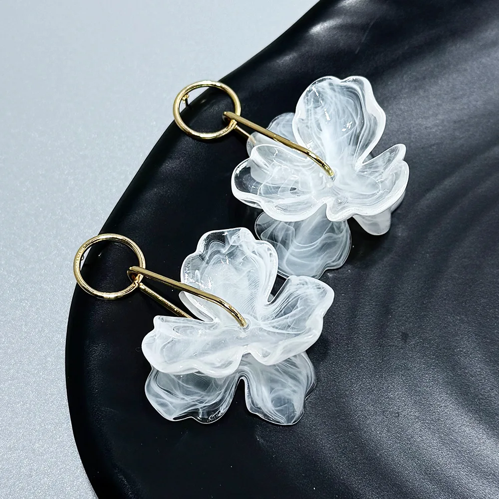Colorful new product niche design, minimalist realistic super fairy flower earrings, versatile petal earrings