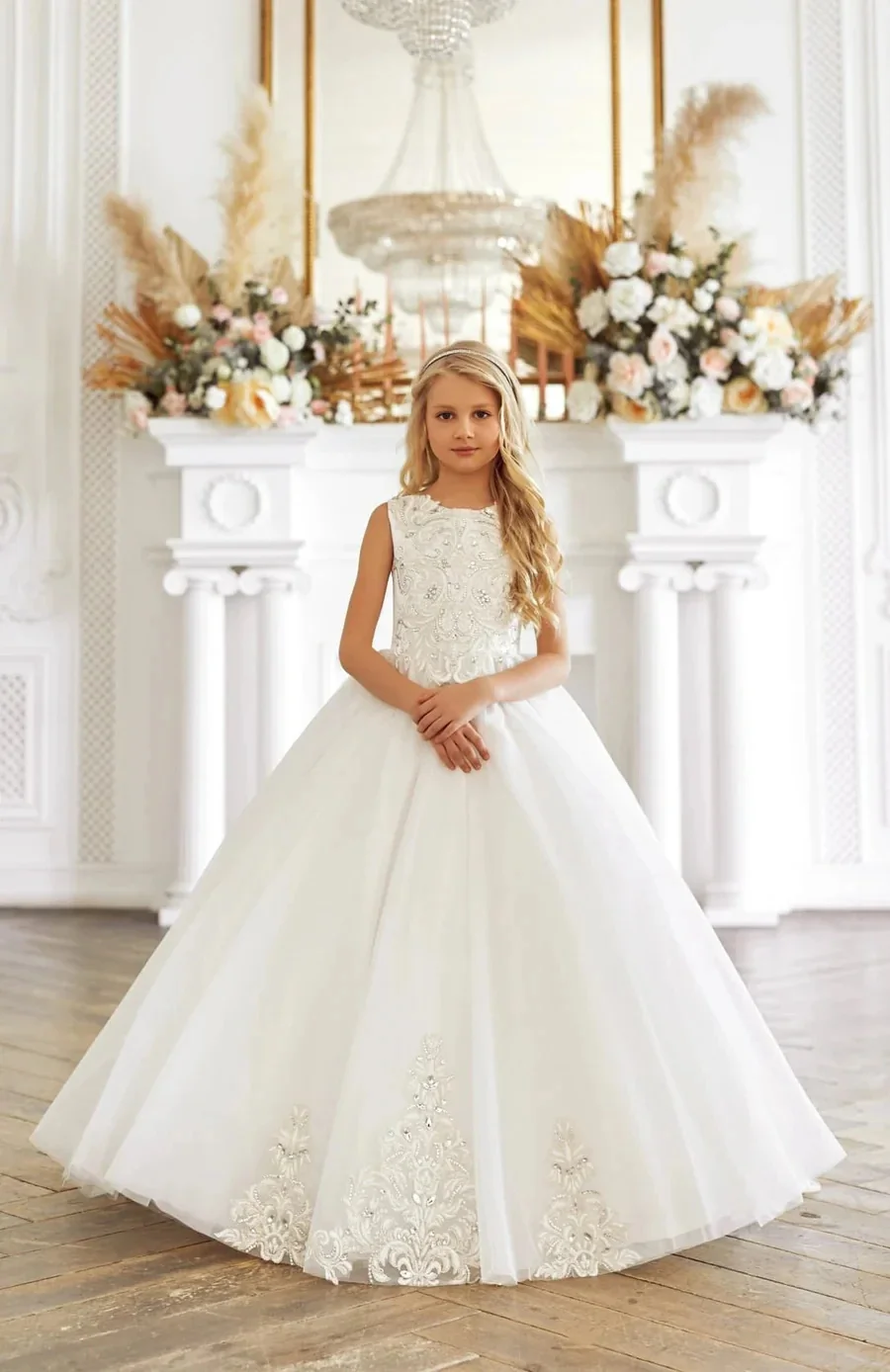 

Customized Flower Girl Dresses For Wedding Appliques Crystal Floor Length Princess Quinceanera Bridesmaid First Communion Gown