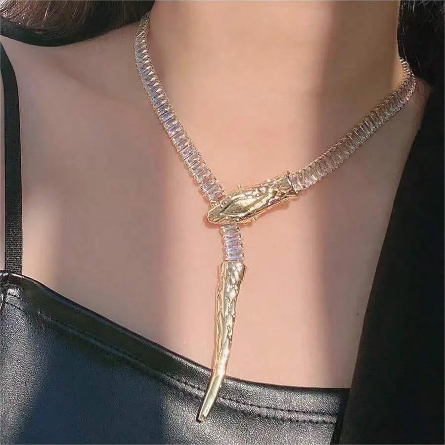 Gold Plated Snake Bone Chain Necklaces Rhinestone Adjustable Choker Fashion Light Luxury Personality Women Jewelry Party Present