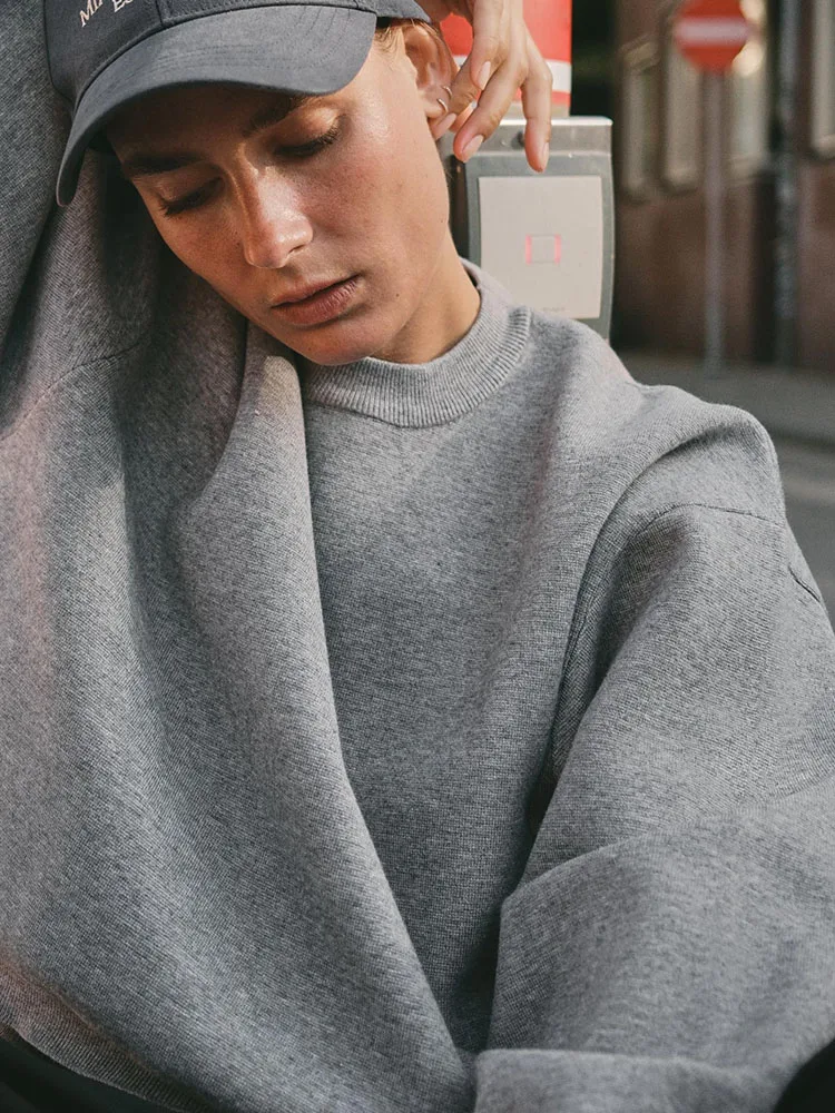 

Fall 2025 New Women's Faionable Knitted Long Sve round Ne Sweatirt Ribbed Ne Design Comfortable Sli Top