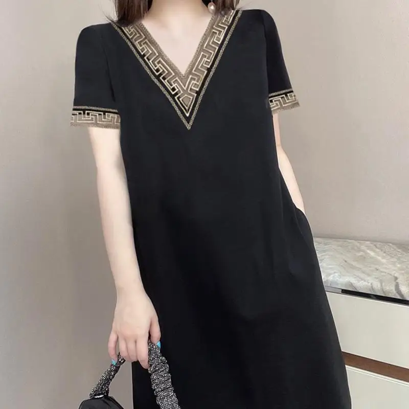 2023 Summer New Korean Loose Hollow Out Patchwork V-Neck Lace Short Sleeve Black All-match Pockets Midi Dress for Women\'s