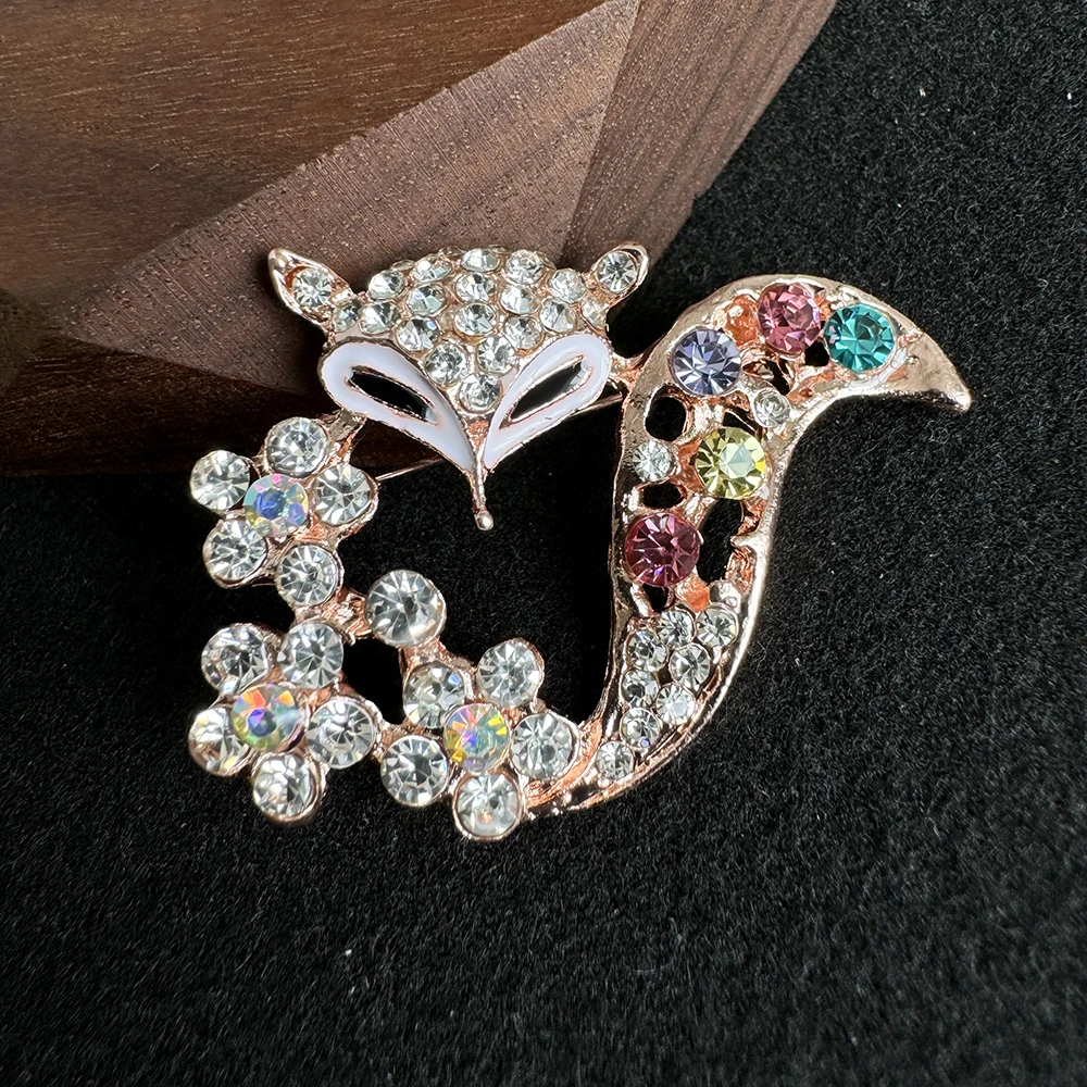 Colorful Shiny Rhinestone Fox Brooches for Women Long Tailed Animal Clothes Lapel Pin Badge Party Wedding Jewelry Gift