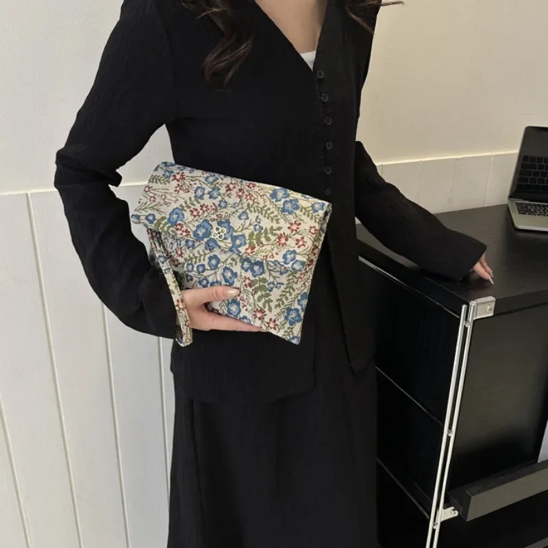 Ethnic Style Clutches Summer New Women Handle Wrist Bags Fragmented Flower Letter Envelope Ladies Clutch Bag Trend Wristlet Bags