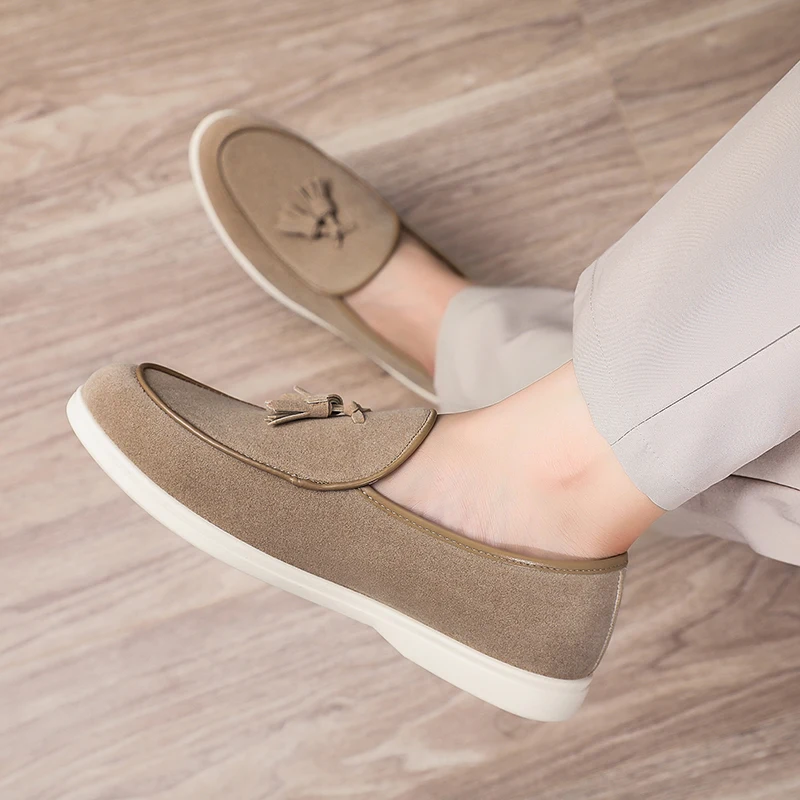 موضة الأخفاف الناعمة موضة العلامة التجارية المتسكعون بسيط الانزلاق على الأحذية أنيقة الذكور حذاء رسمي جديد جلد رجالي عادية الشقق