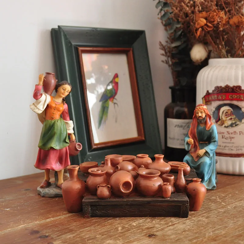 

Resin Crafts Vintage Painted European Figures Ceramic Antique Stall Sand Table Scene Ornament Home Desktop Decoration Gift