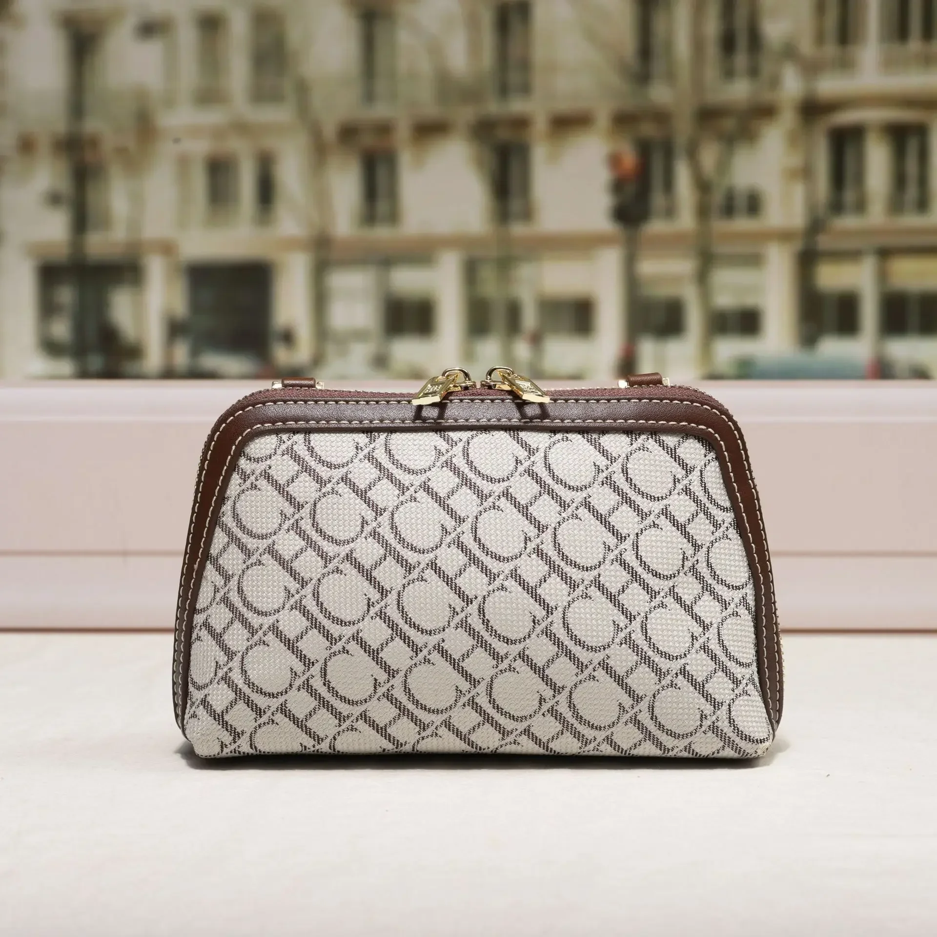 

Trendy Vintage Crossbody Bag For Women Simple Fashionable Design Luxury Leather Tote Handbag Purse