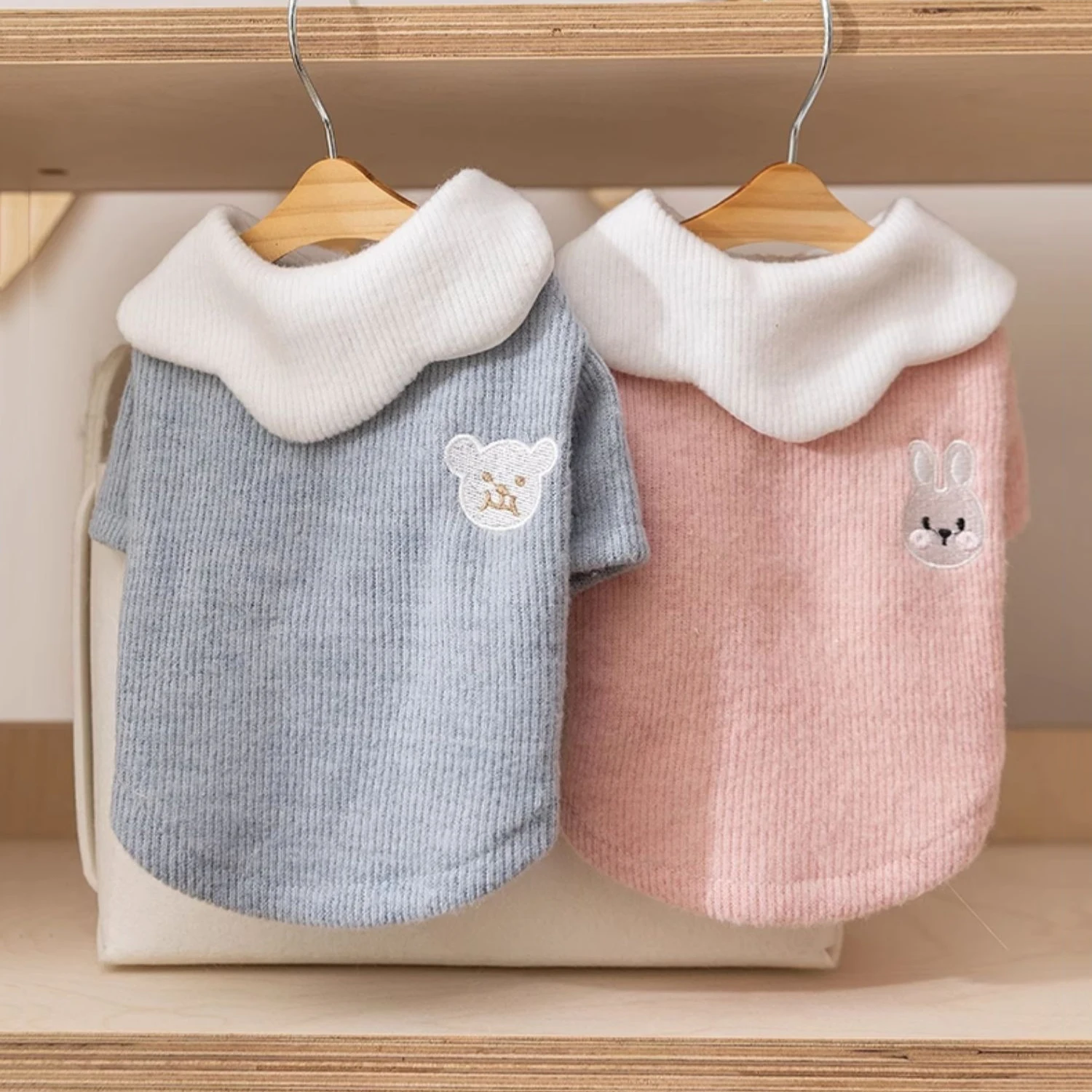 

Pet Two-color Button Bottoming Shirt Warm Two-legged Clothes for Winter Small Dog York Vest Cartoon Bear Embroidered Dog Clothes