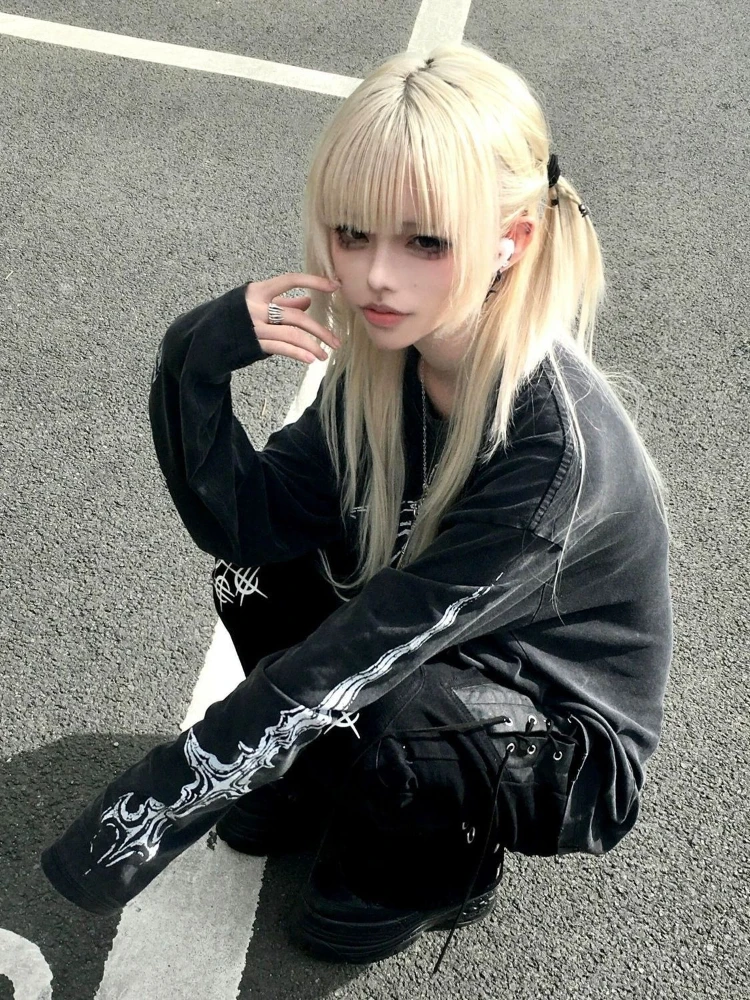 Y2k الشارع الشهير خمر الأمريكية طويلة الأكمام تي شيرت المرأة عادية ثقافة فرعية س الرقبة الشرير طباعة قمة القوطية Bodycon 2025 الخريف