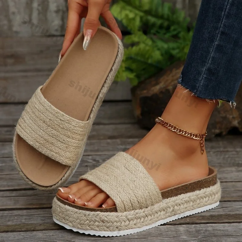 شباشب نسائية كبيرة الحجم موضة صيف 2025 صنادل أرضية خارجية حبل القنب نسج الانزلاق على حذاء كاجوال مسطح مريح