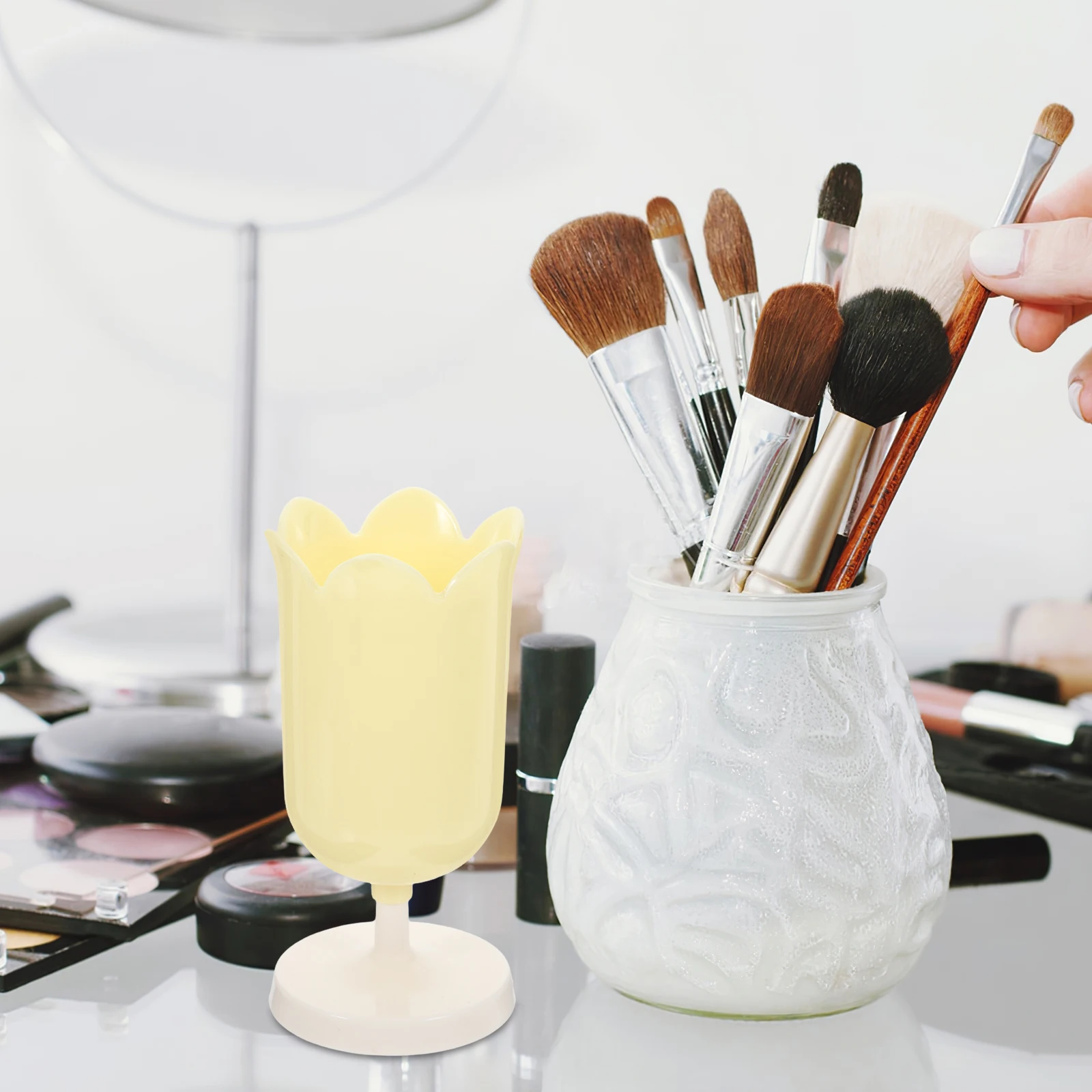 

Plastic Tulip Pen Holder Makeup Brush Storage Bucket Desktop Organizer Flower Shape Stationery Cup Cute Desk Container For