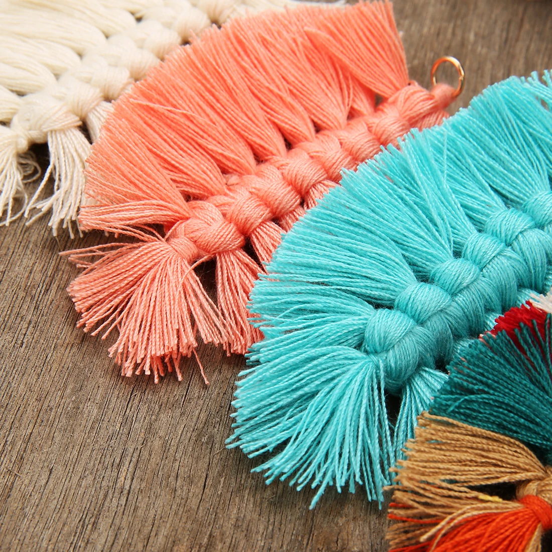 

4Pcs/Lot Bohemian Polyester Tassel Leaf Shape Colorful Charm Tassels For DIY Handicraft Bohemia Decoration Fiber Art Supplies