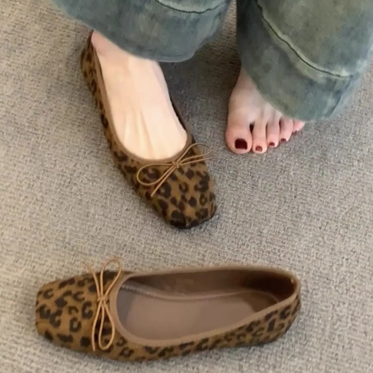 Damen-Ballerinas mit Leopardenmuster, eckiger Zehenpartie und Schleifendekoration, lässige Alltagsschuhe für Damen – Detail 1