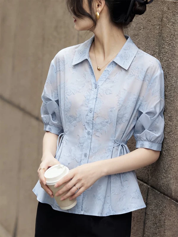 

Fashionable Slim Fit Blue Print Shirt V Neck Women's Korean Style Commute Shirt Summer 2026 Elegant Versatile Gentle Shirt