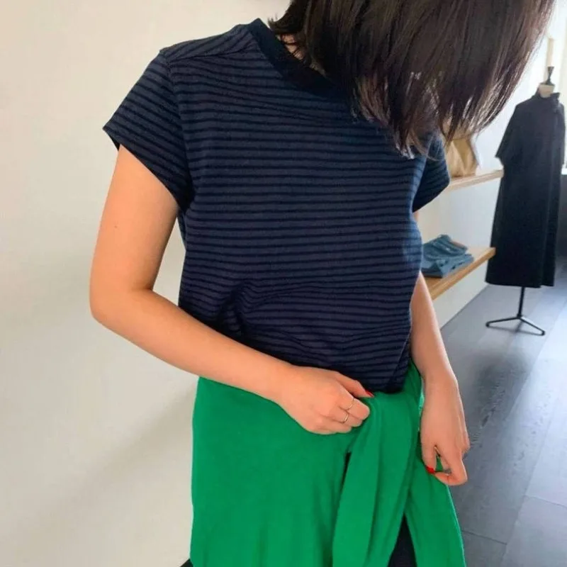 

Spring 2025 New Retro Versatile Shoulder-Slim Round-neck Striped Short Sleeve Top