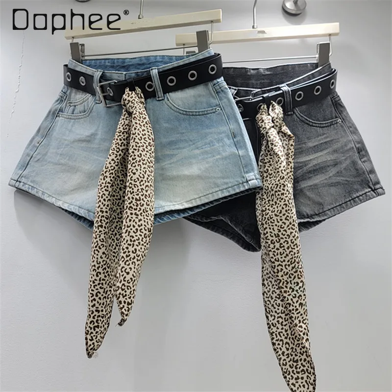 

Джинсовые шорты Y2K с рваным эффектом и поясом-шарфом с леопардовым принтом, винтажные джинсовые шорты в стиле Spice Girls, летние шорты с низкой посадкой и широкими штанинами, коллекция 2026 года