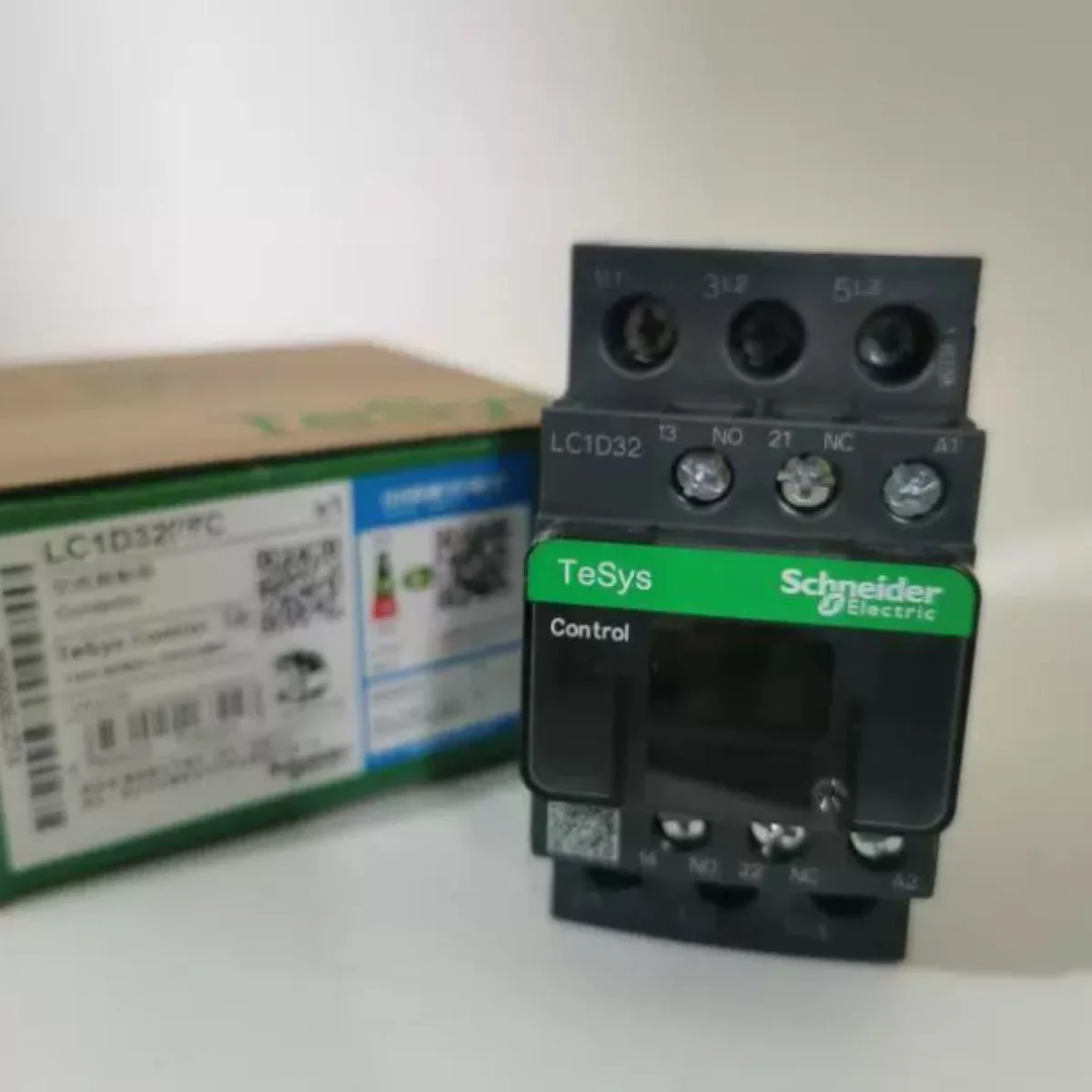 

Контактор LC1D32E7C LC1D32E7, серия TeSys Deca, без реверсирования, 32А, 20 л.с. при 480В переменного тока