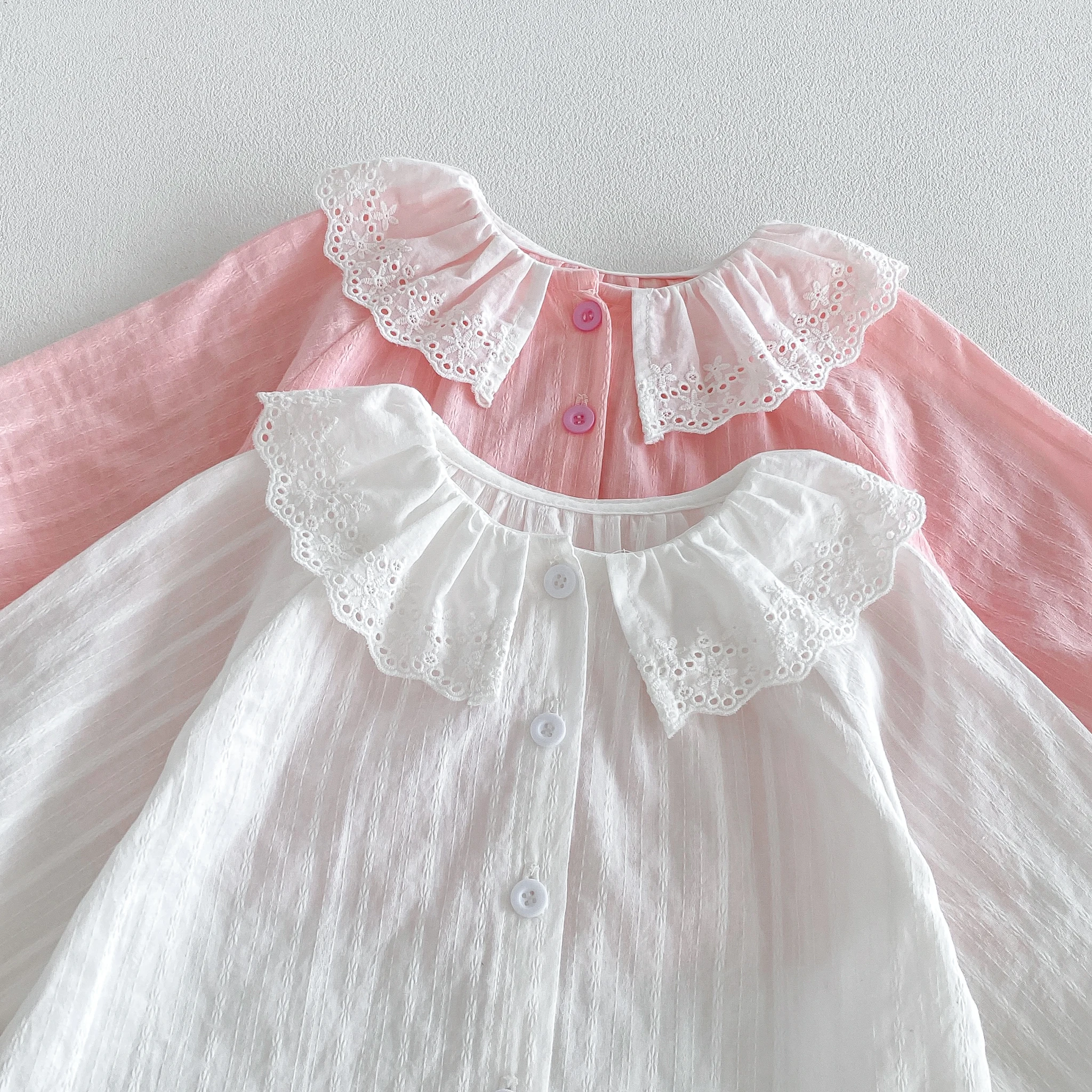 Mädchen-Puppenkragen-Bluse 2026 Neue Herbstkollektion im koreanischen Stil mit Spitzen-Puffärmeln für Babymädchen – Detail 4