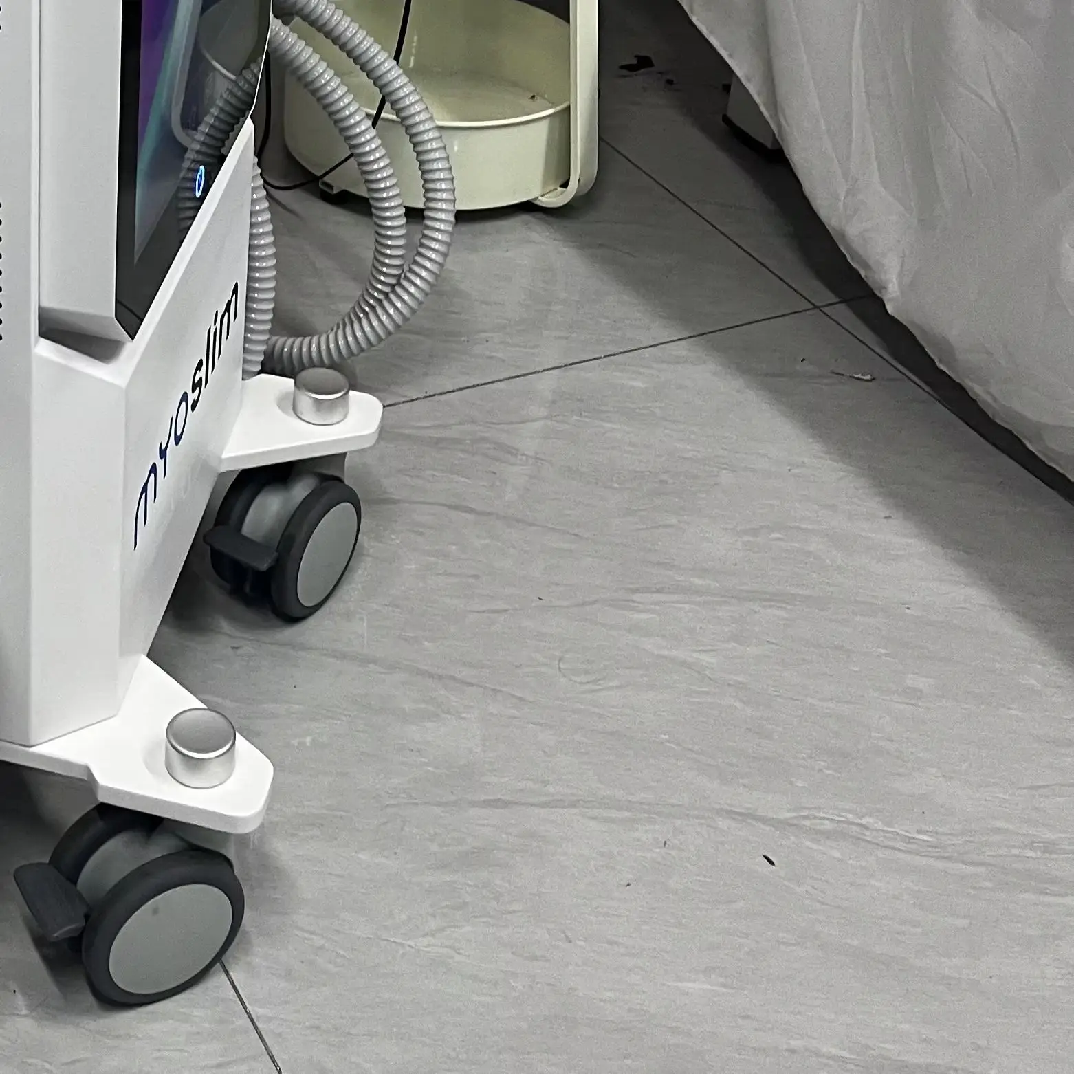 

MYOslim Body Sculpt Machine 6500W 15T 200HZ EMS Neo RF Nova HIEMT Muscle Building Fat Burning Weight Loss Muscle Stimulation